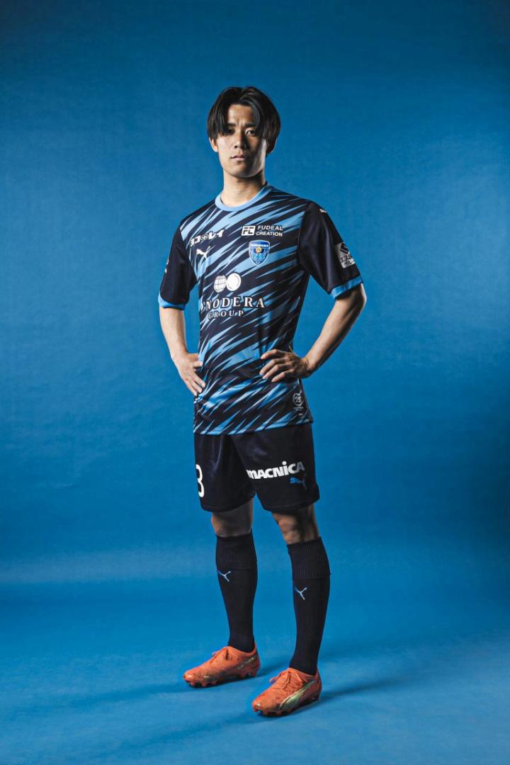 横滨fc发布25周年特别版球衣