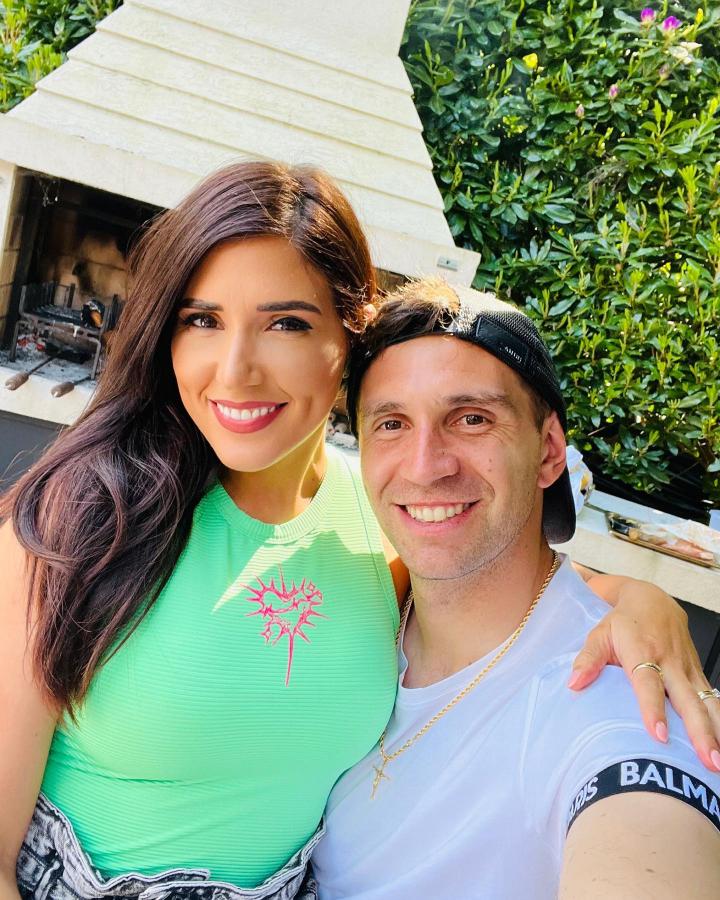 「结婚纪念日」大马丁的妻子晒出一大波合照:在你的.