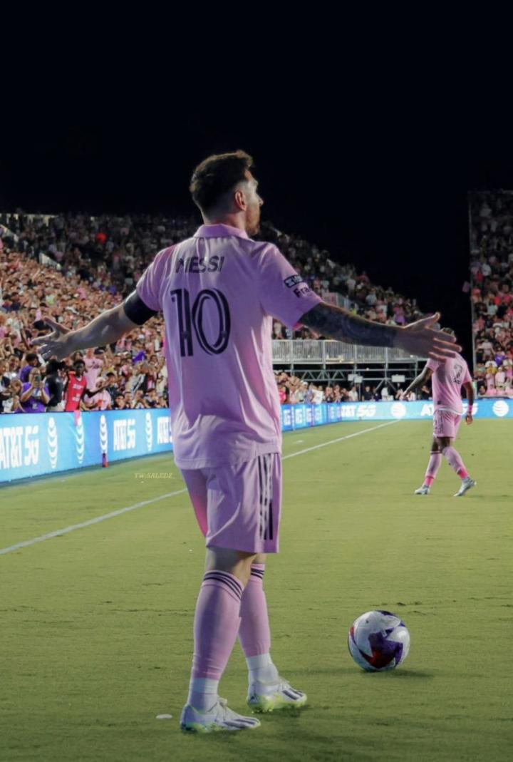 求高清梅西背影长图做壁纸保重