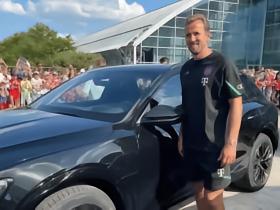 拜仁慕尼黑队球员参加奥迪新赛季车辆交付仪式