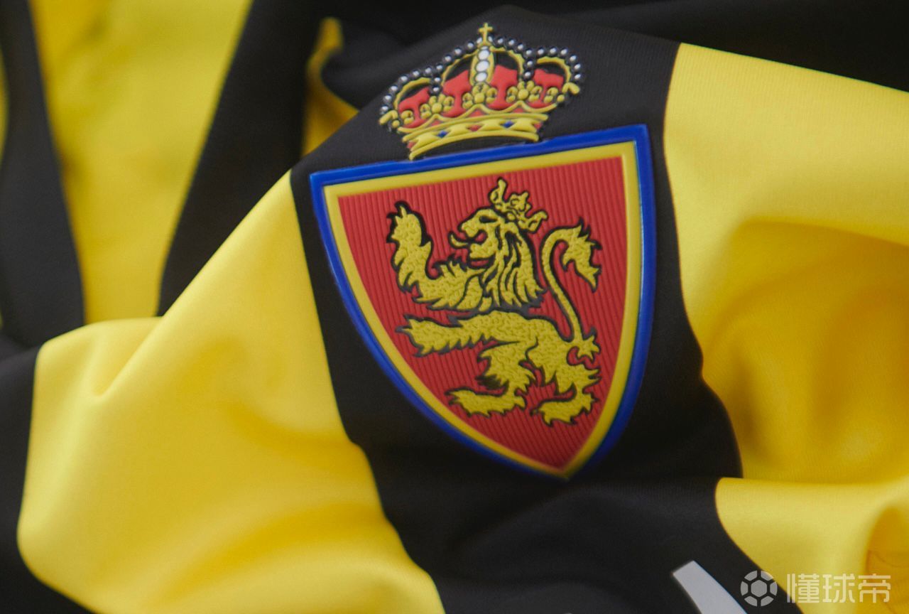 萨拉戈萨发布202223赛季客场球衣