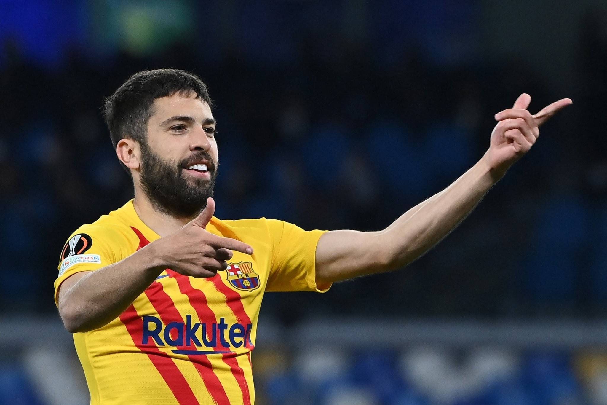 阿尔巴亮相诺坎普十周年,巴萨官方发文纪念