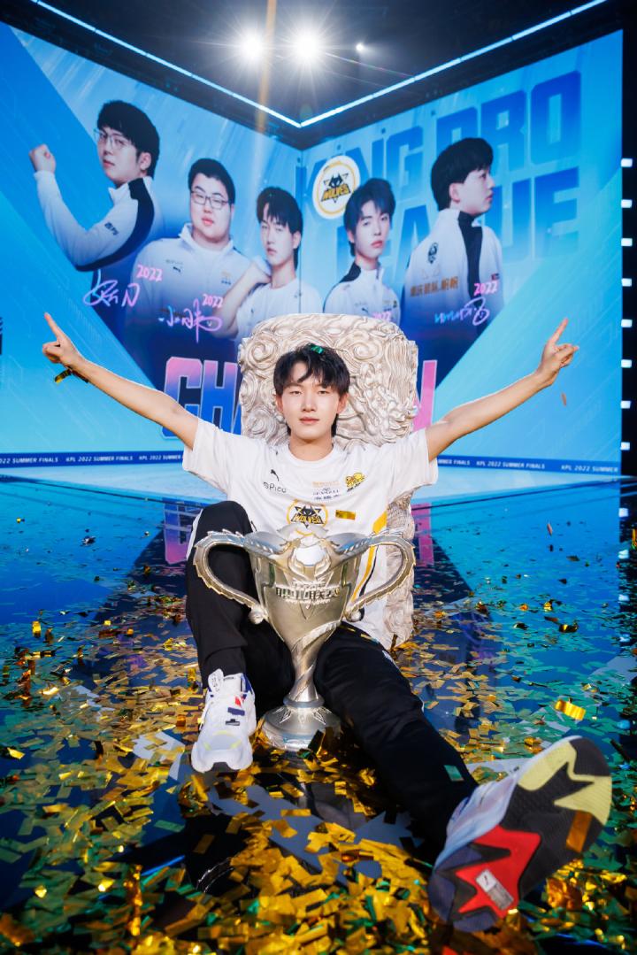 彭云飞fly成王者荣耀职业赛事首位吉尼斯世界纪录保持者