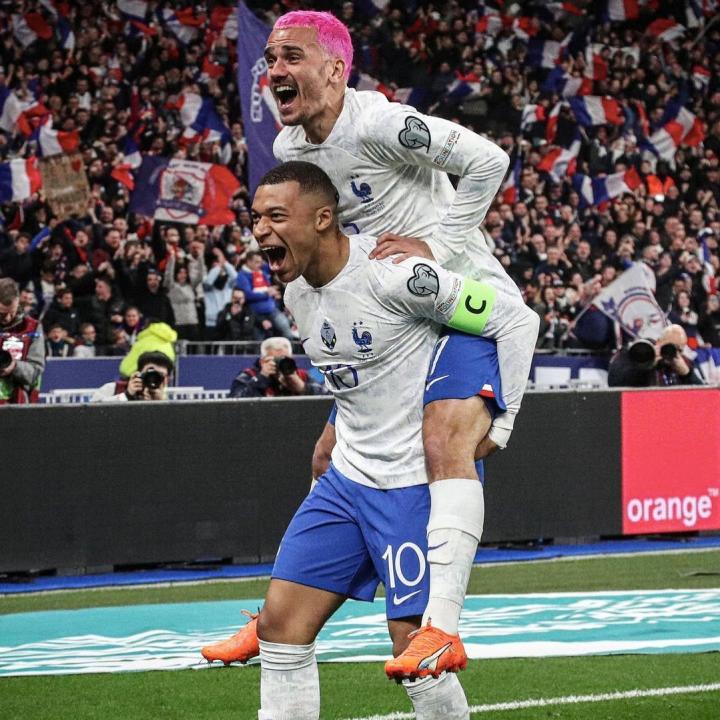 格列兹曼晒与姆巴佩合照，法国4-0击败荷兰