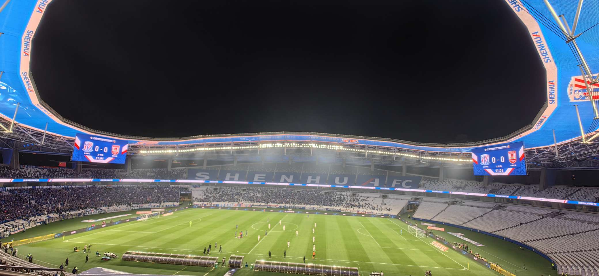 蓝色的八万人体育场