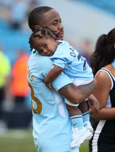 12 斯特林伴侣 佩琪-米莲|曼城|斯特林|懂球帝