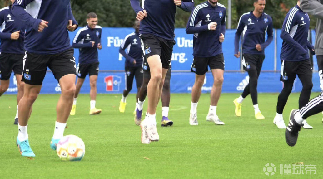 备战德比!东佩在完整训练中表现出色