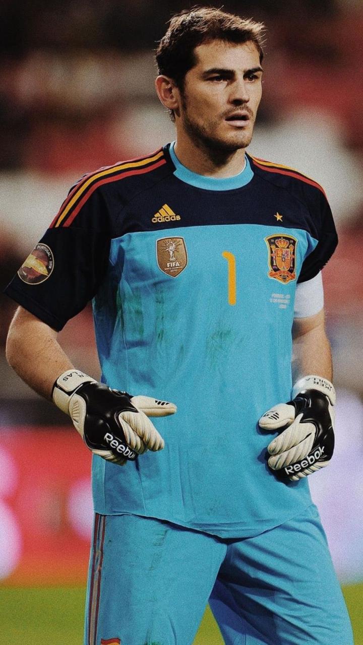 卡西年轻时候可以称得上门将颜值的天花板了吧,本可.