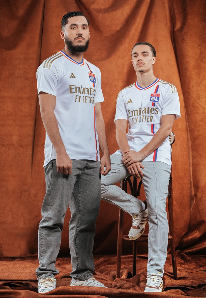 里昂正式发布2324赛季全新主场球衣