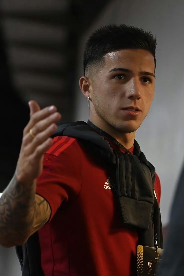 我是颜狗,足坛红衣少年恩佐·费尔南德斯[大力神杯...