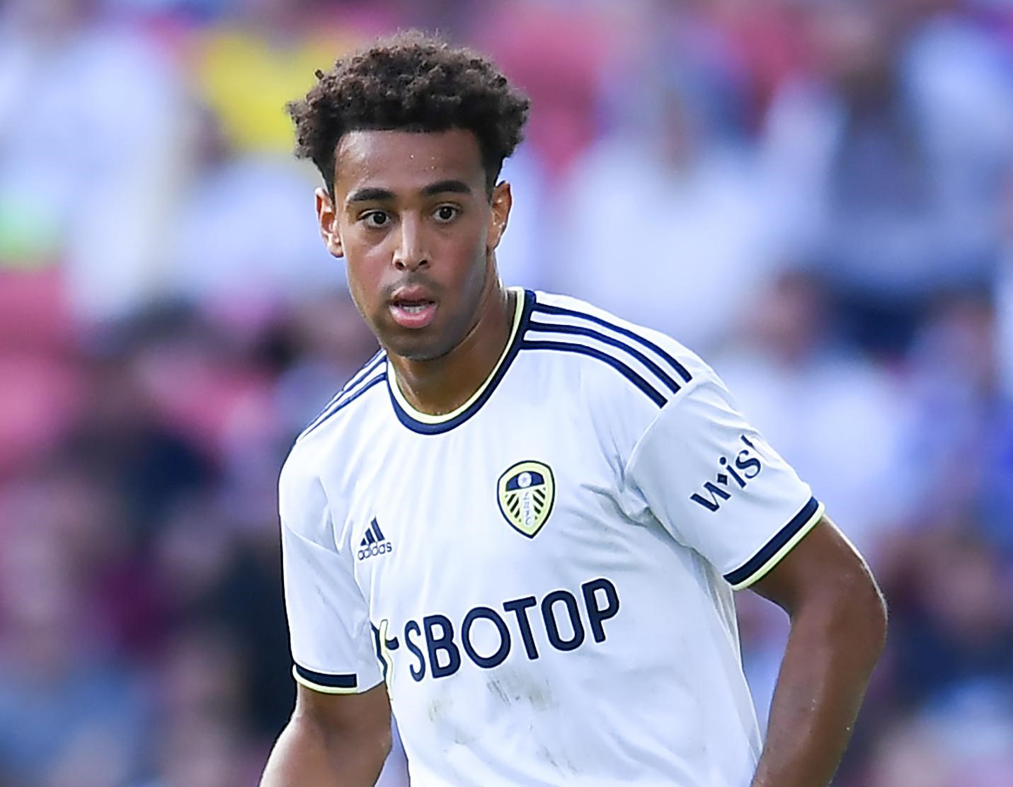 现役球员唯一进前三 詹姆斯在NBA历史排名中独占一席引球迷广泛讨论