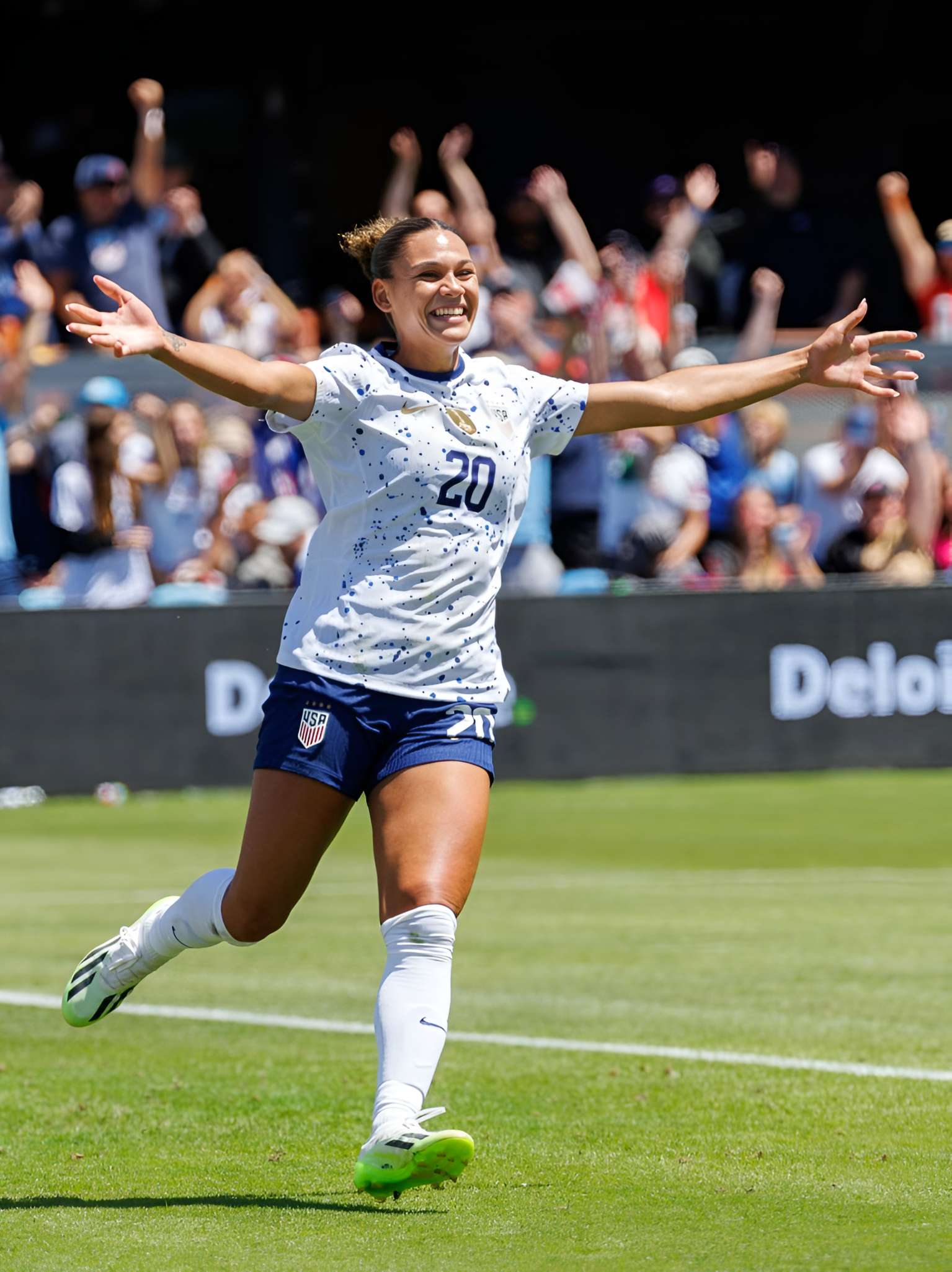 有人要来认岳父的嘛来看丹尼斯罗德曼的亲生闺女