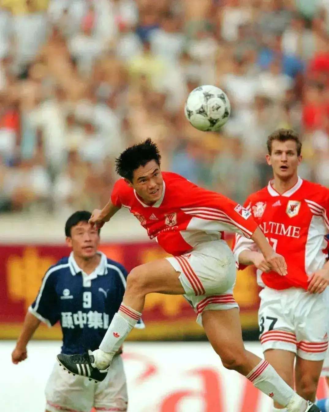 "宿茂臻的头球技术,在当时就是亚洲第一!"面对韩.