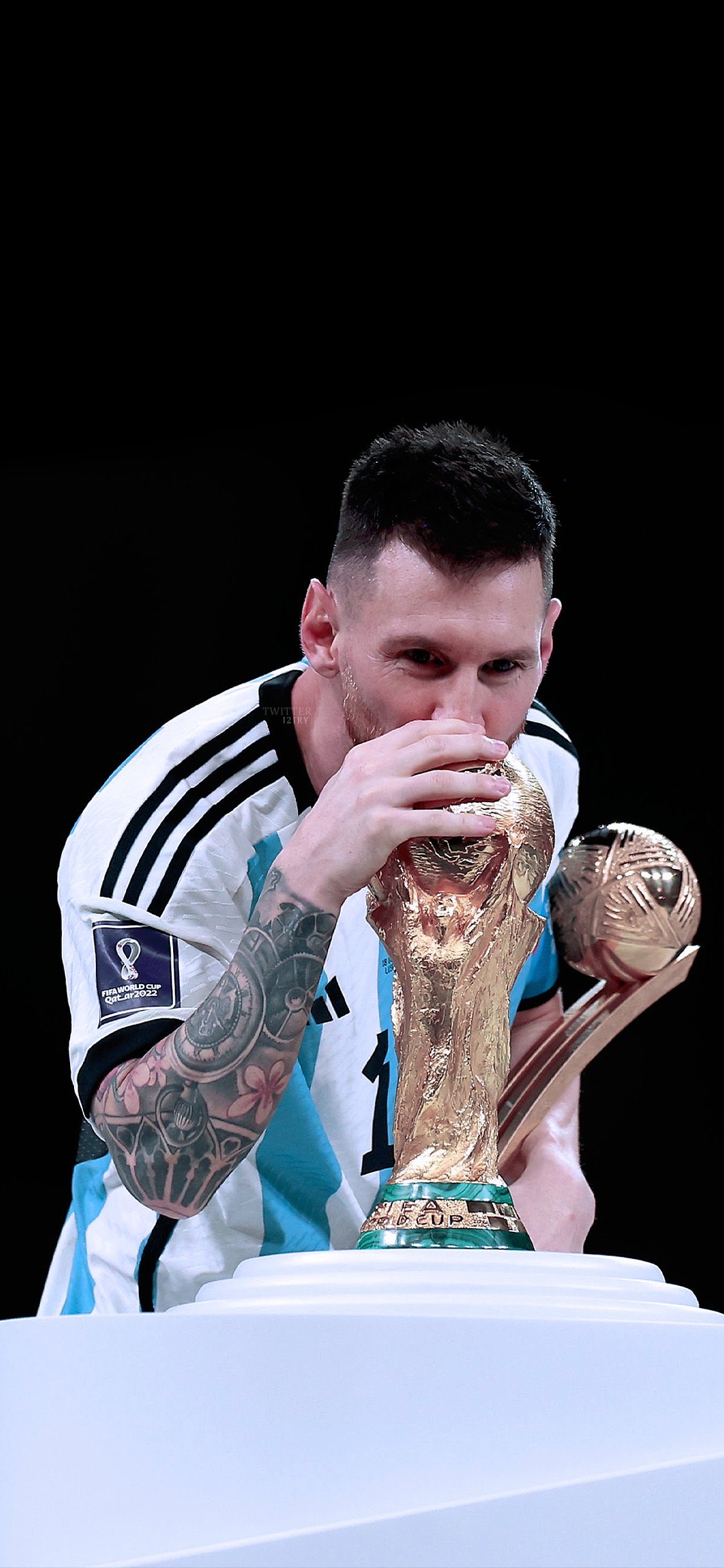 手机壁纸分享梅西与大力神杯