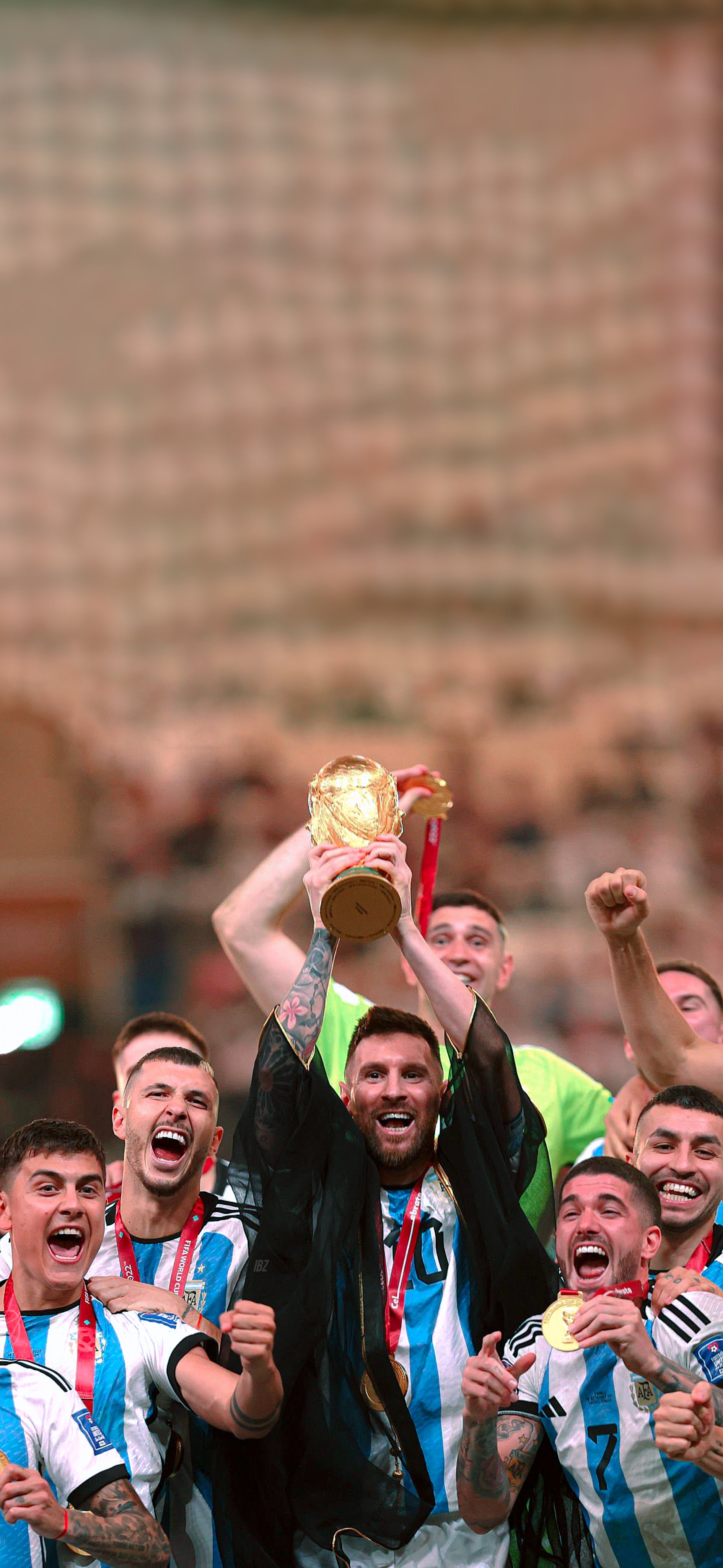 手机壁纸分享梅西与大力神杯