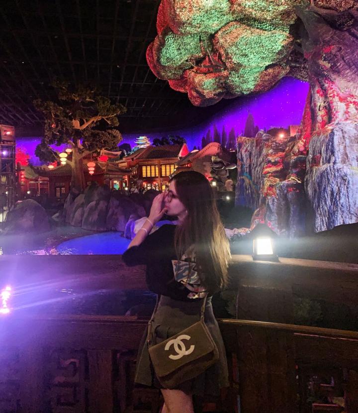 女球迷采访:拜仁新晋女粉小仪同学,莱万是她的足球初恋|拜仁慕尼黑|懂