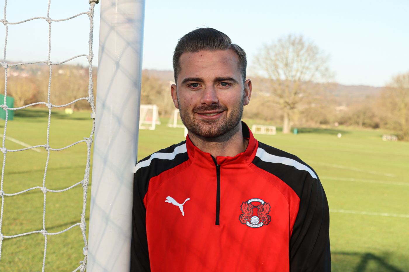 官方莱顿东方免签澳大利亚中场莱登签约至赛季结束