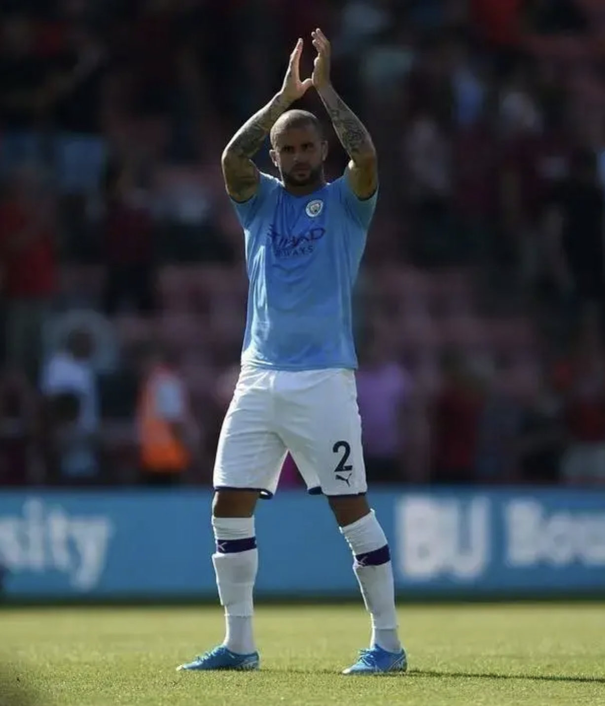 凯尔沃克将与曼城签署新合同英媒报道33岁