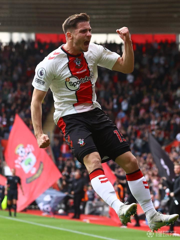 调整射门一气呵成掌声送给佩罗