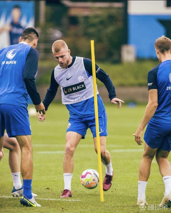 训练照||备战杜塞尔多夫[红心]莱因将错过周末的...
