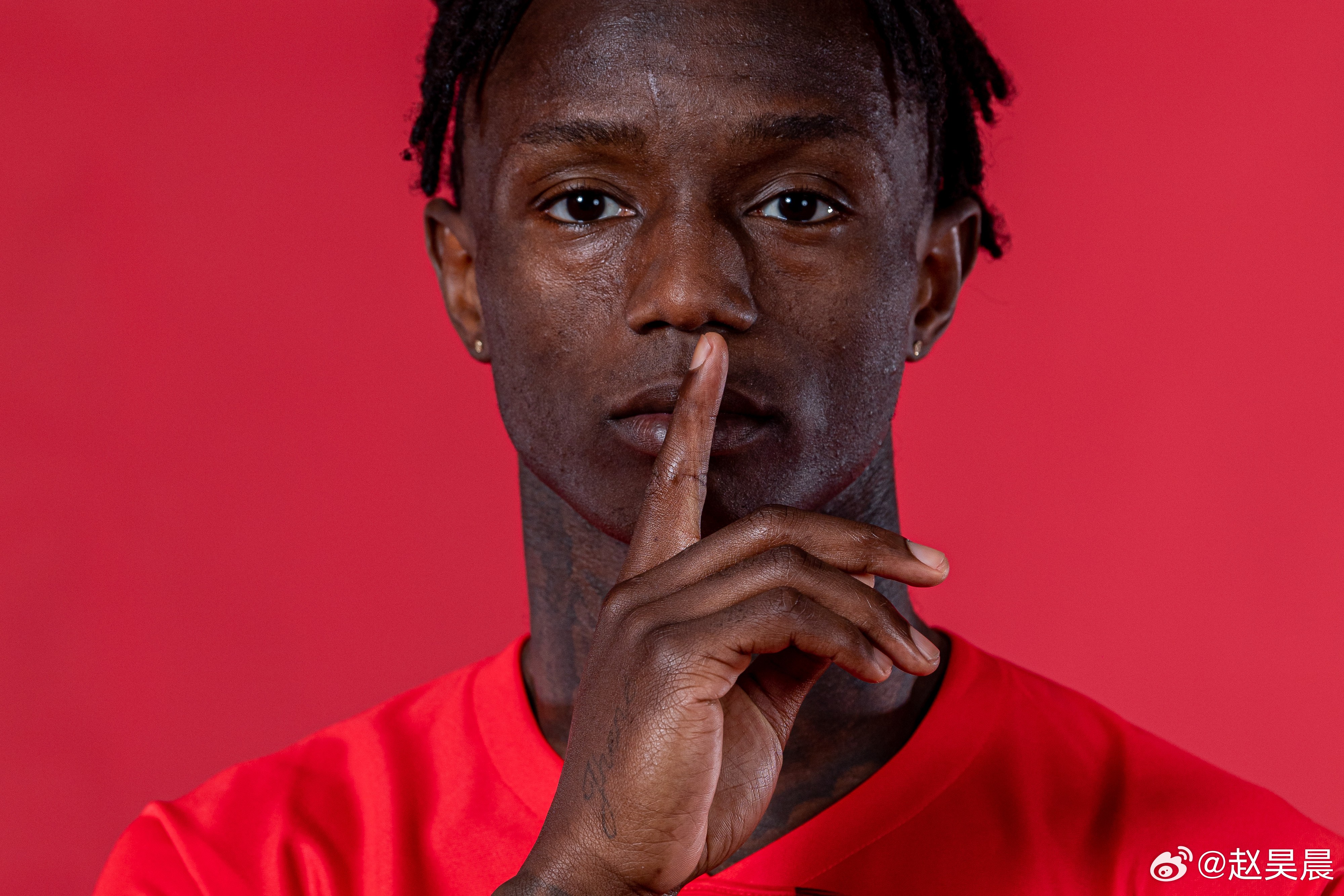 卡隆庆祝动作被指挑衅实为其本人正常庆祝动作