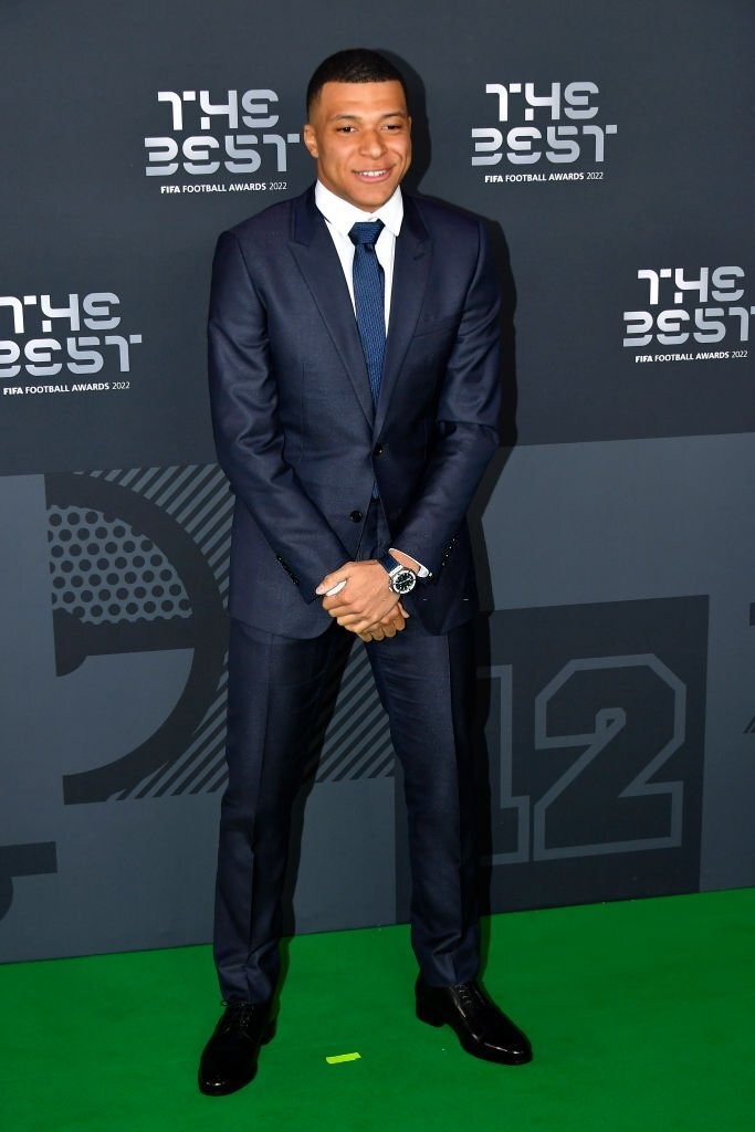 姆巴佩出席fifa颁奖典礼和梅西坐在一起