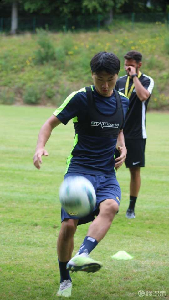 郑家骋比利时圣吉罗斯联合U23近照