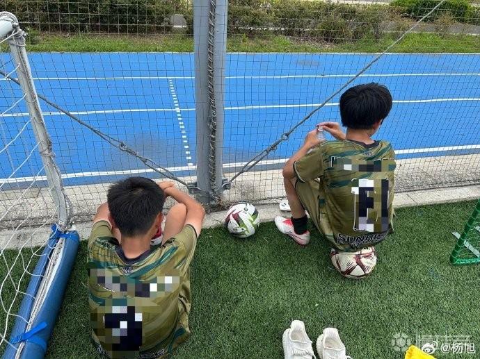杨旭：两位小球员偷偷掉泪，说羡慕日本足球环境而自己作业多