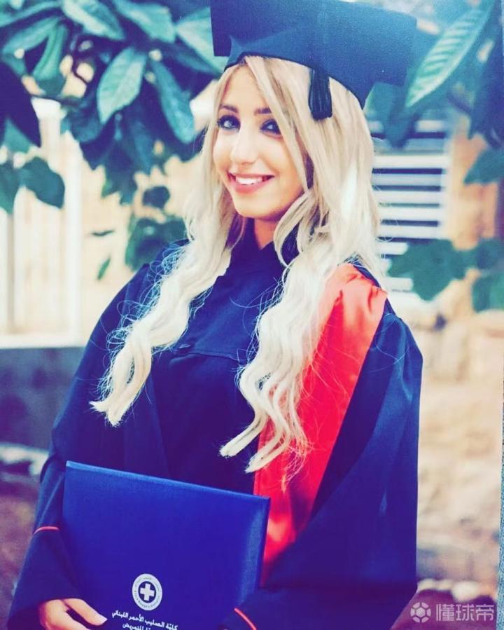 喜欢拜仁的黎巴嫩土耳其混血美女 努尔(nour)