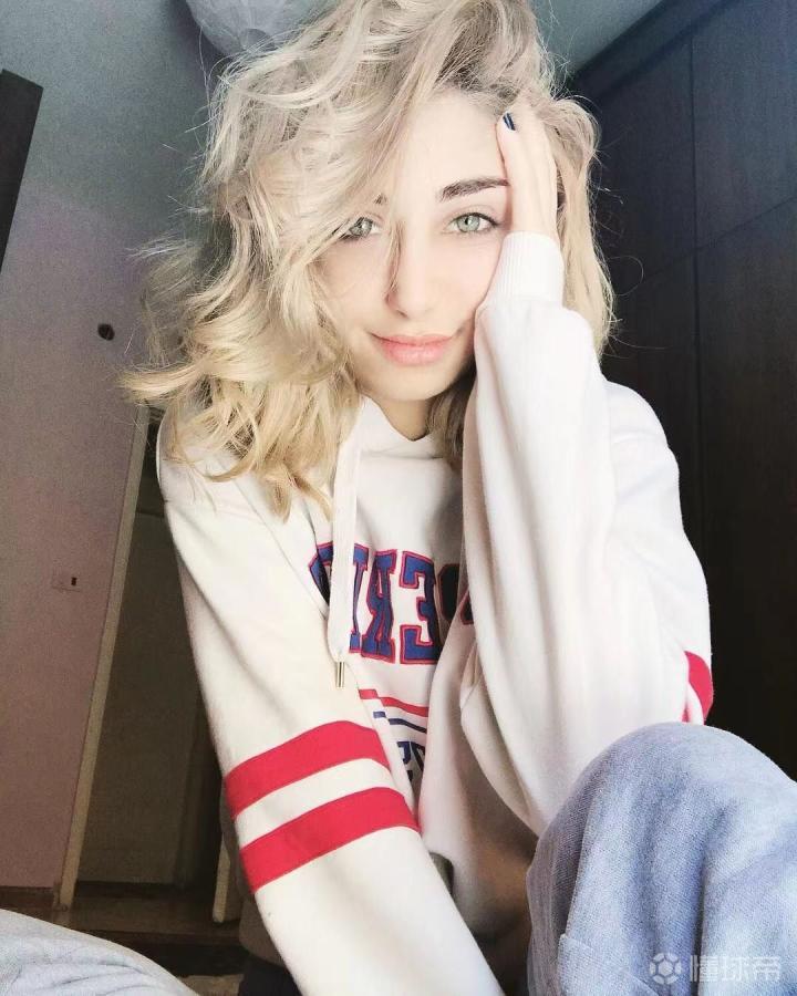 喜欢拜仁的黎巴嫩土耳其混血美女 努尔(nour)