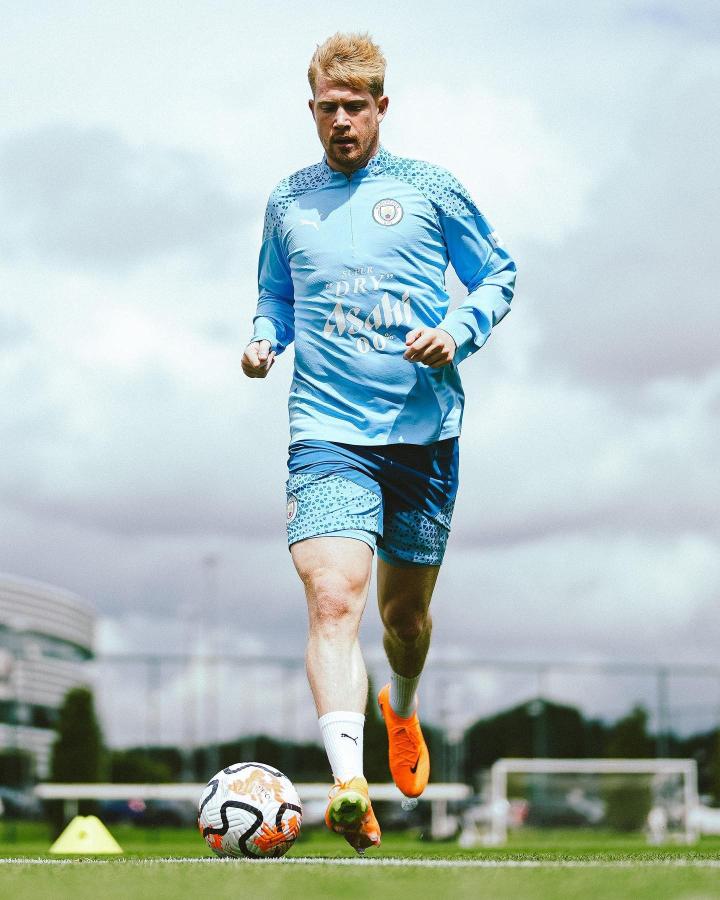 德布劳内晒归队训练照片:我们回来了