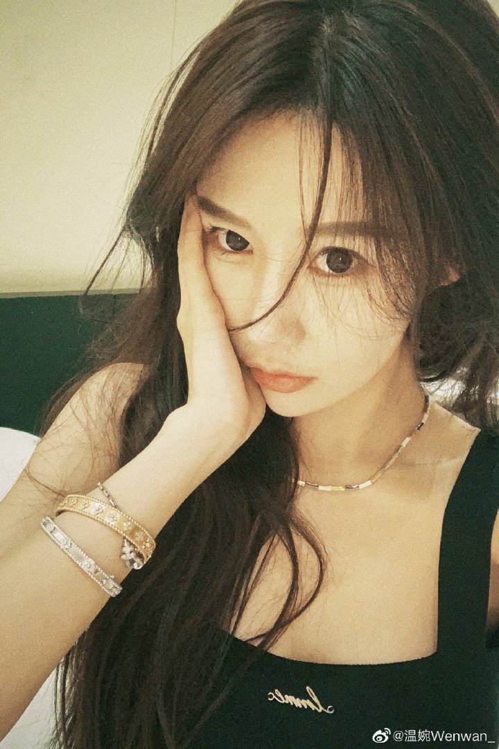 7%【温婉wenwan_】本名许静婉,2018年凭借地下车库"gucci gucci prada