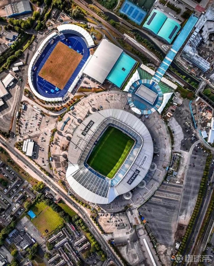 上帝视角| 阿提哈德体育场 及 训练场 鸟瞰图|曼城|懂球帝