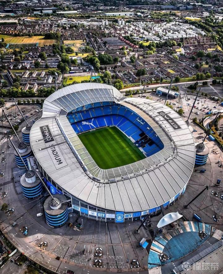 上帝视角| 阿提哈德体育场 及 训练场 鸟瞰图|曼城|懂球帝