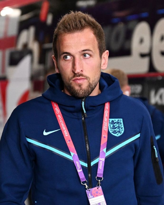 英格兰队抵达球场凯恩麦迪逊马奎尔麦迪逊