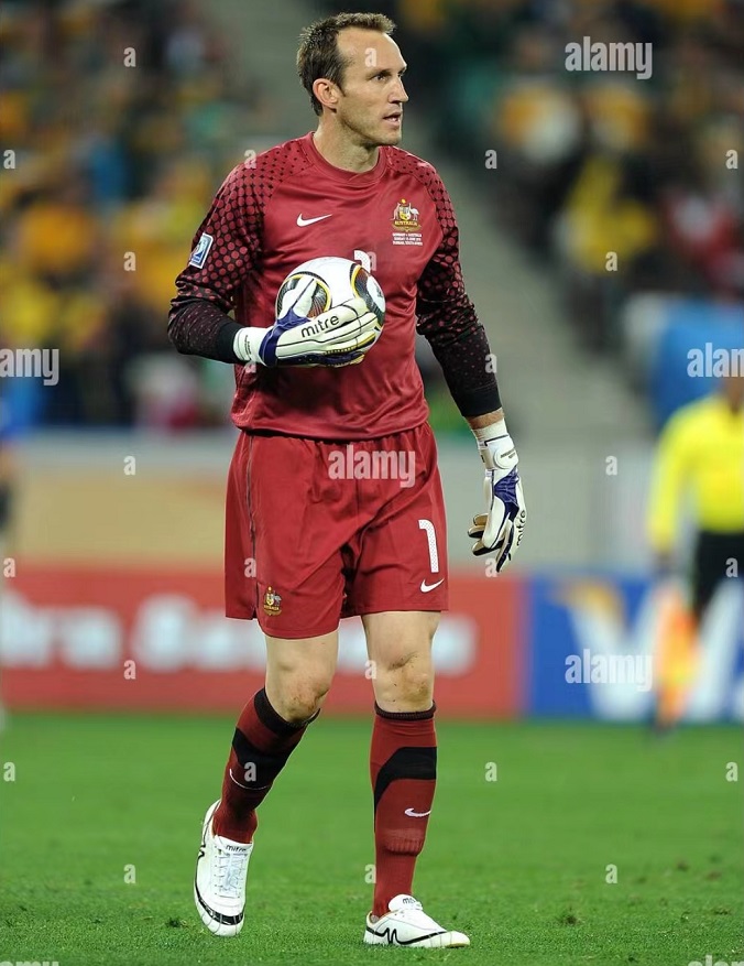 里克尔梅代言的两百年老品牌,赞助英格兰联赛比赛用球30年