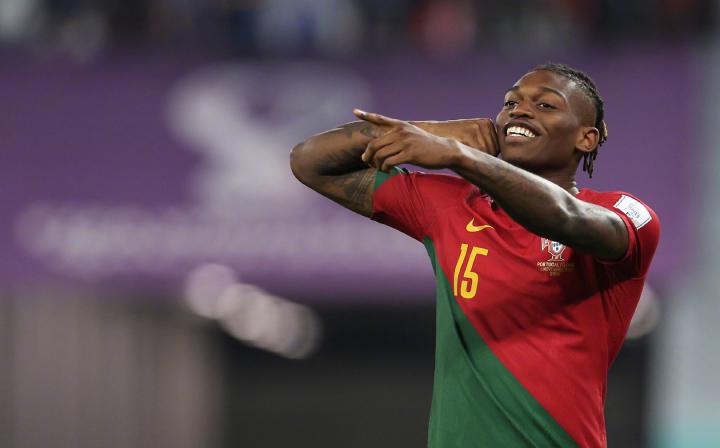 这个小伙子,笑着把钱赚了|ac米兰|萨勒尼塔纳|拉斐尔-莱奥|懂球帝