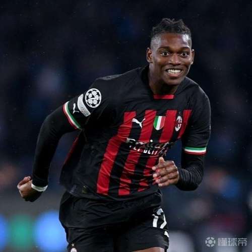 前红黑主帅萨基在接受《米兰体育报》采访,他认为莱.