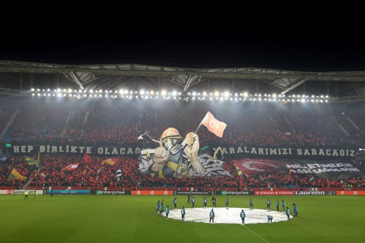 一幅激动人心的tifo,证明了中国有最好的球迷!