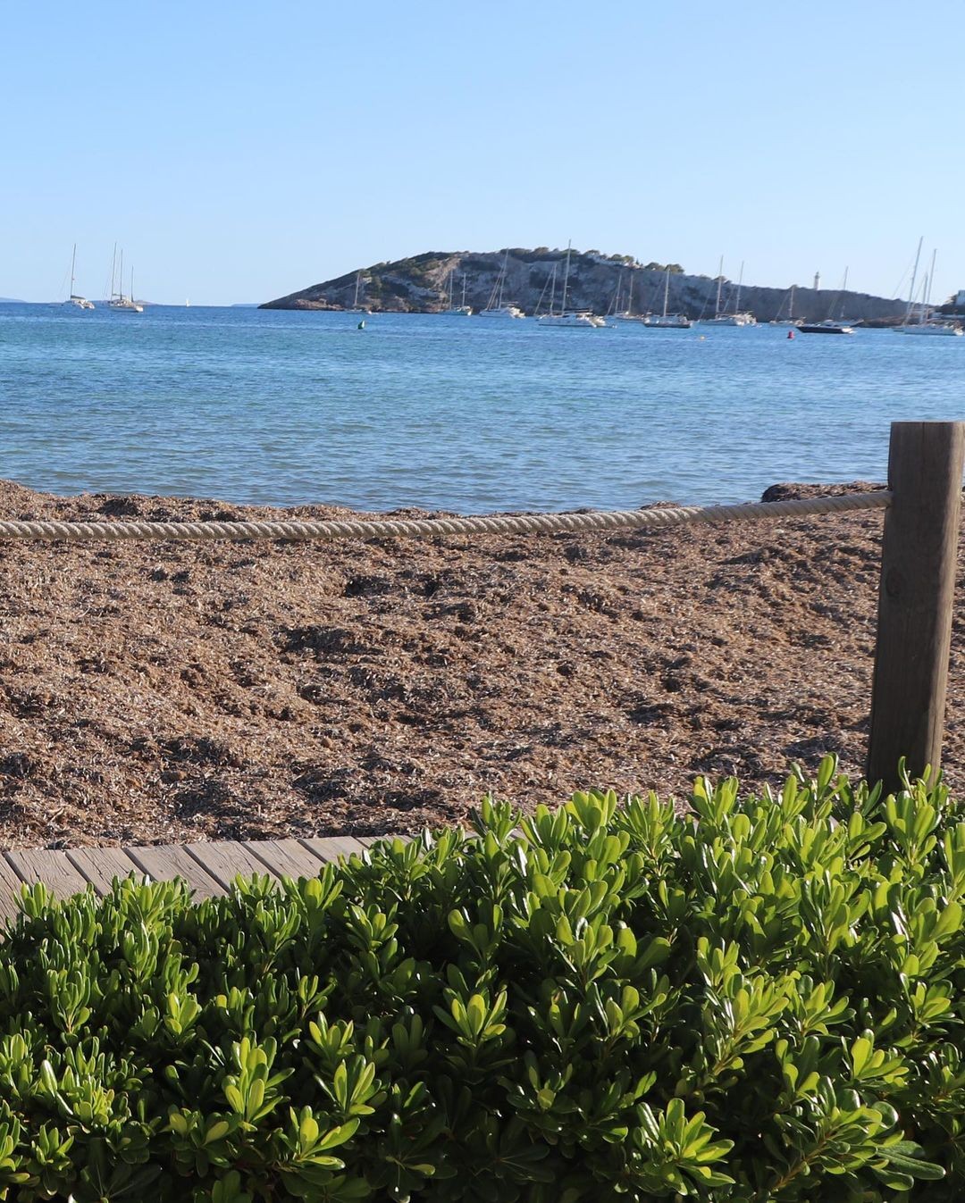 再秀恩爱,卡卡妻子卡罗琳娜晒二人度假照