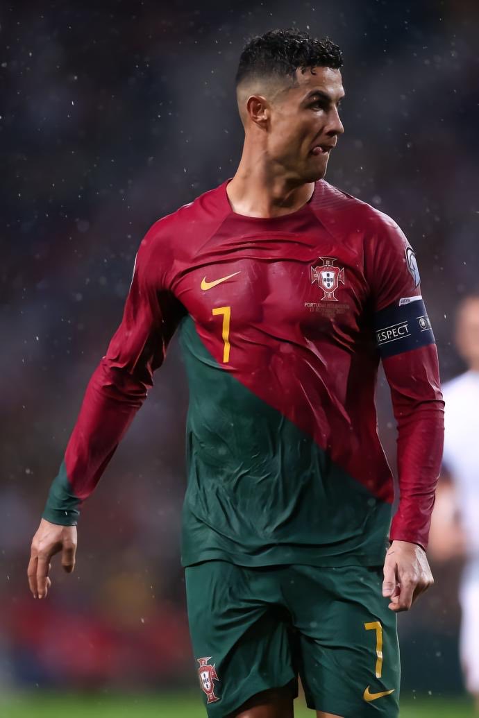 c罗梅开二度,葡萄牙3-2斯洛伐克,晋级欧洲杯正赛!