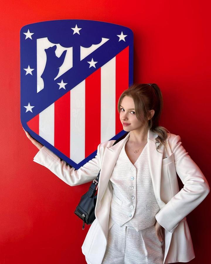 喜欢马竞的乌兹别克斯坦美女球迷.|乌兹别克斯坦|马德里竞技|懂球帝