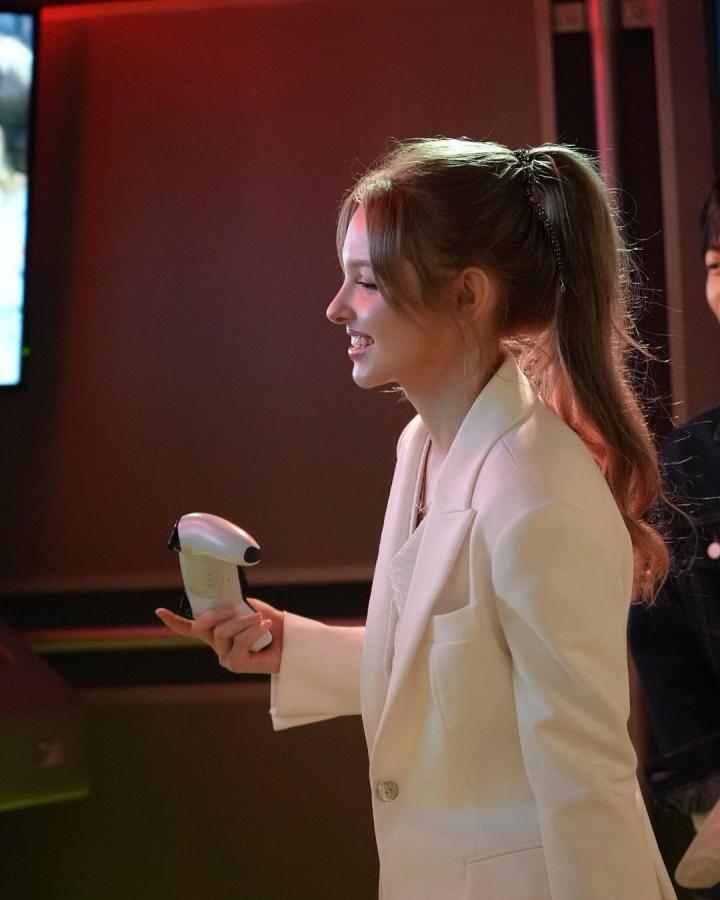 喜欢马竞的乌兹别克斯坦美女球迷.