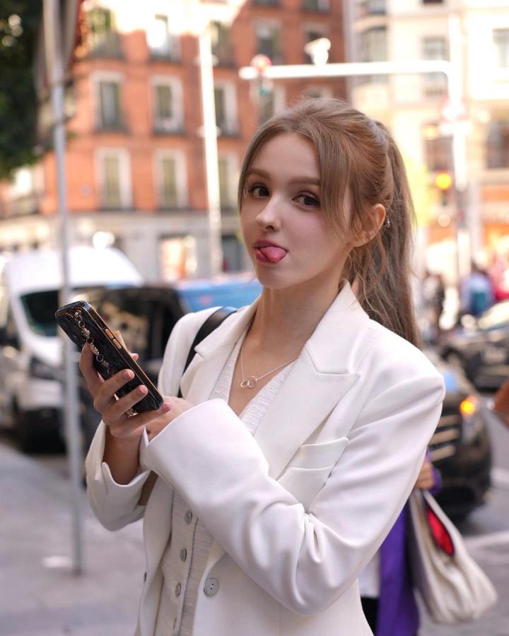 喜欢马竞的乌兹别克斯坦美女球迷.|乌兹别克斯坦|马德里竞技|懂球帝