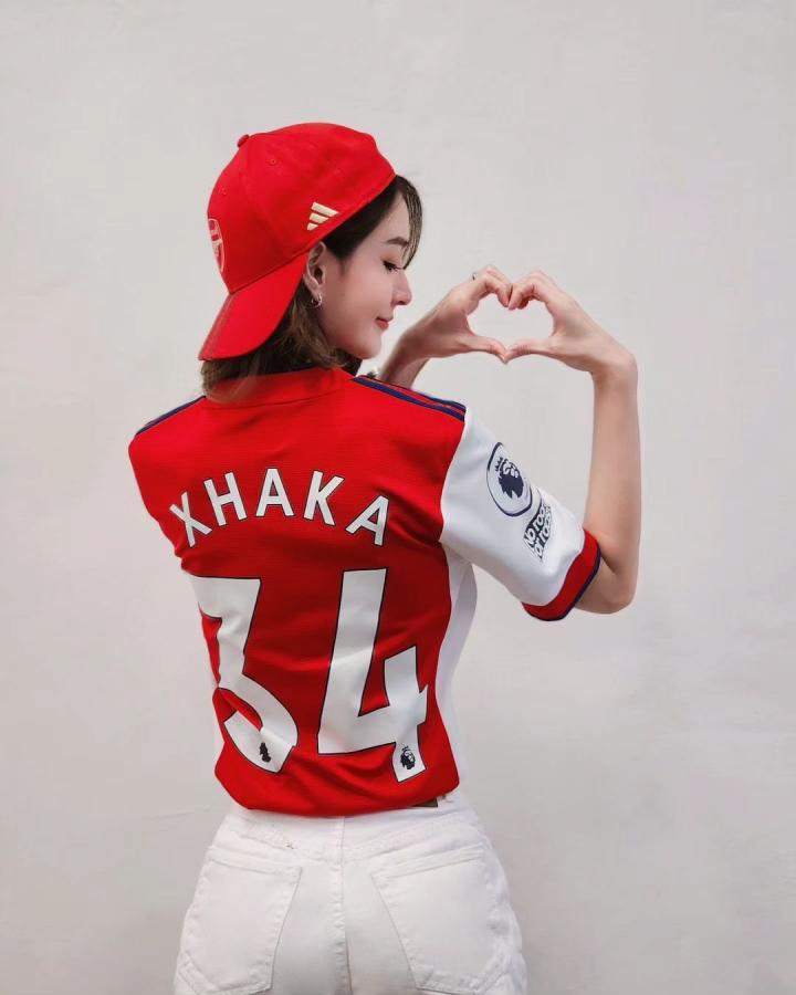 来自泰国的阿森纳女球迷,有点神似江疏影[绿帽狗头.|阿森纳|懂球帝