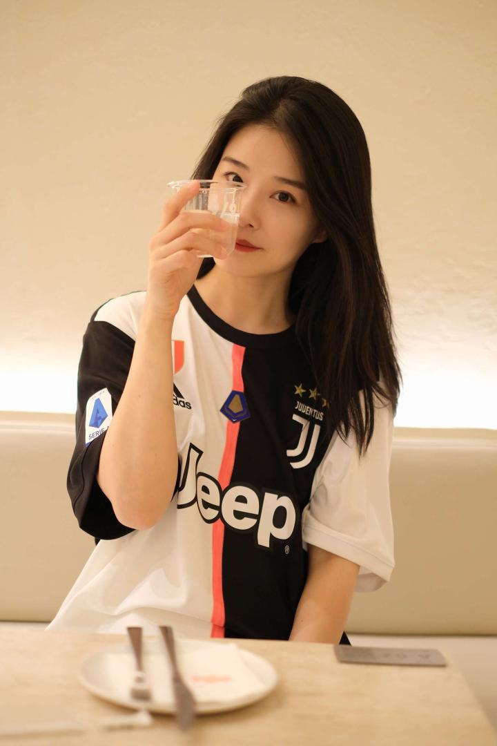 1920赛季的c罗好丰富第一次梳起了丸子头又一次.