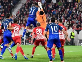 西汉姆联客场2:1击败弗赖堡，阿格尔德成为第5位摩洛哥球员在欧洲正赛进球的英格兰球队球员
