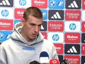 皇马门将卢宁接受采访