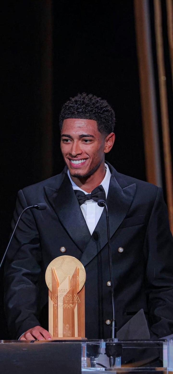 贝林厄姆获得本年度科帕奖 高清大图[就压着打]