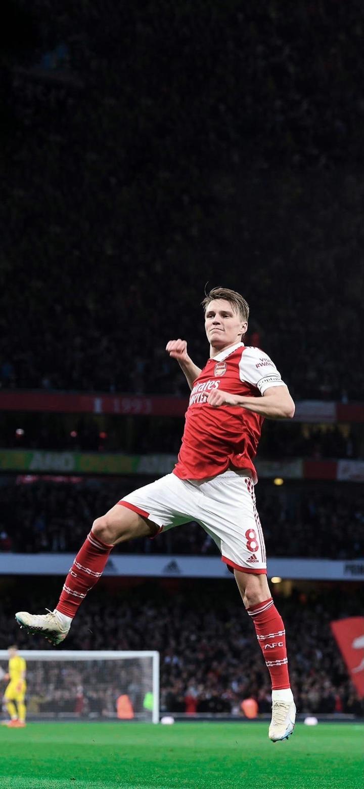 阿森纳客胜塞维利亚升至小组第一,厄德高连触球都是.